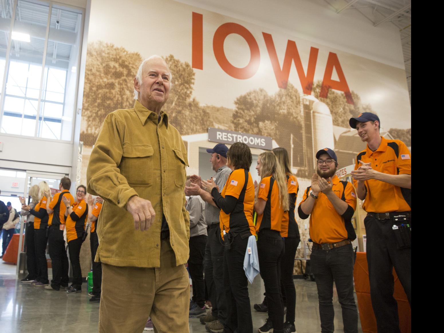 Cedar Falls Fleet Farm Opens See Inside Business Local News