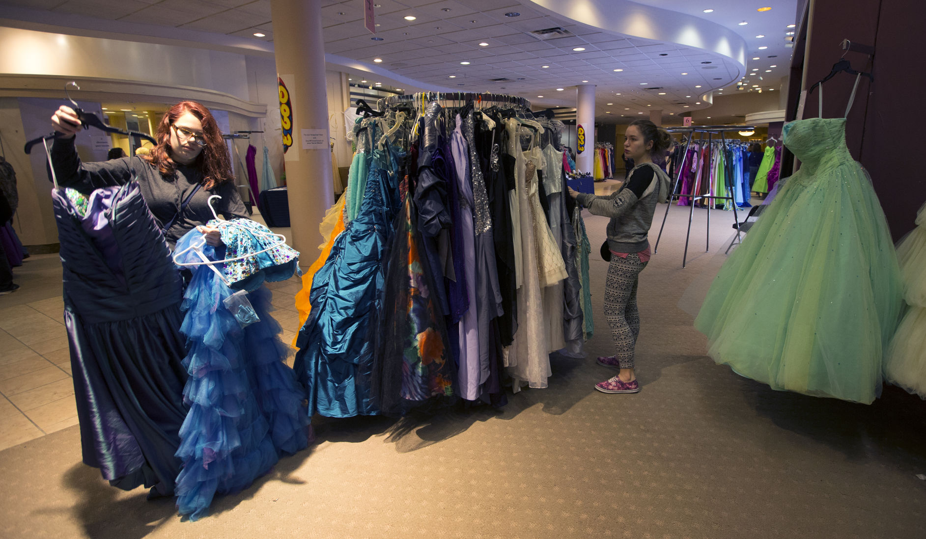 Affordable prom hotsell dress stores