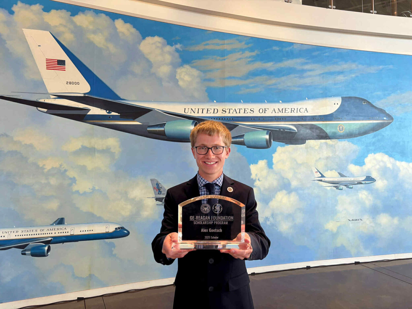 Cedar Falls teen receives scholarship honoring Reagan