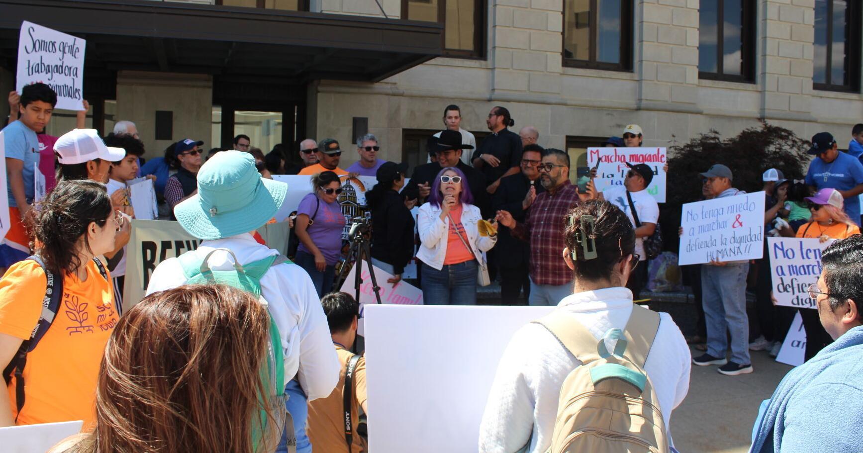U.S. judge pledges quick ruling on Iowa immigration law - Vimarsana News