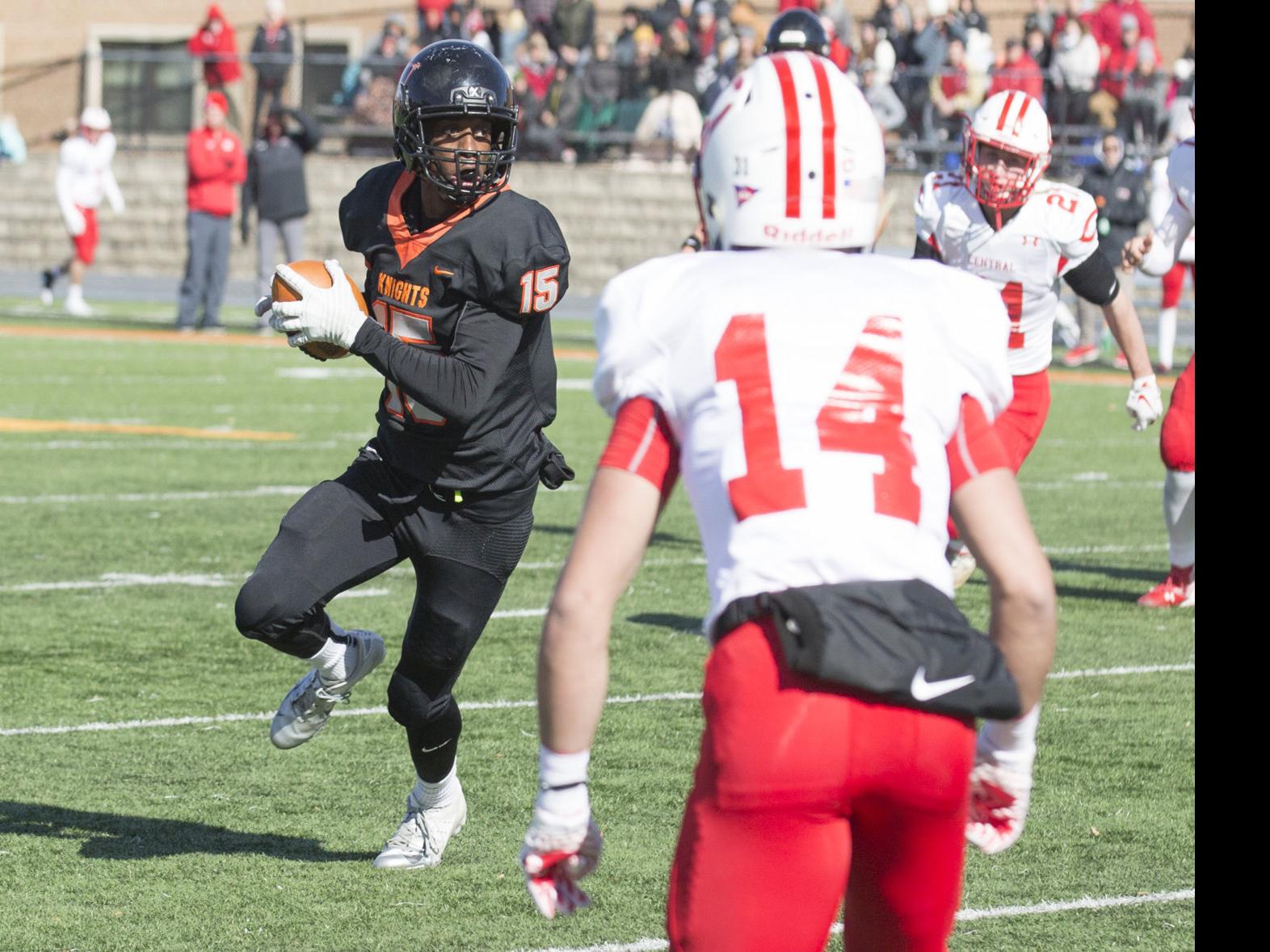 College Football Sacia Masters Elements Guides Wartburg Past No 20 Central Photos College Wcfcourier Com This lesson we didn't color, because we want you to finish the helmet on your own. college football sacia masters