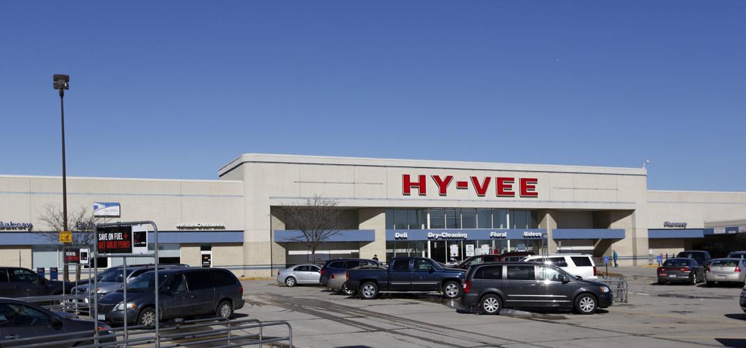 Waterloo University Avenue HyVee closing at end of March