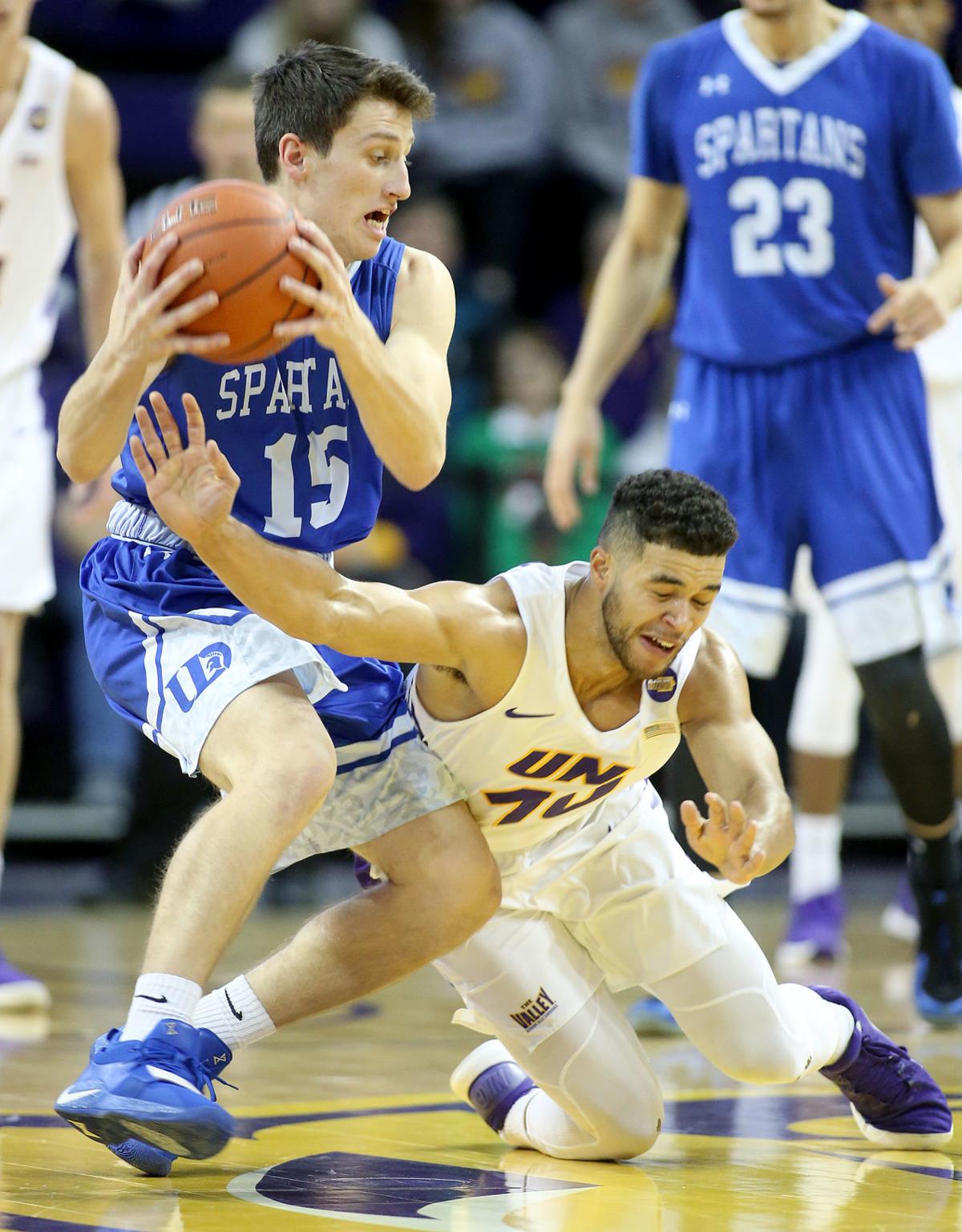 College Men S Basketball Uni Dodges Dubuque S Upset Bid 75 67