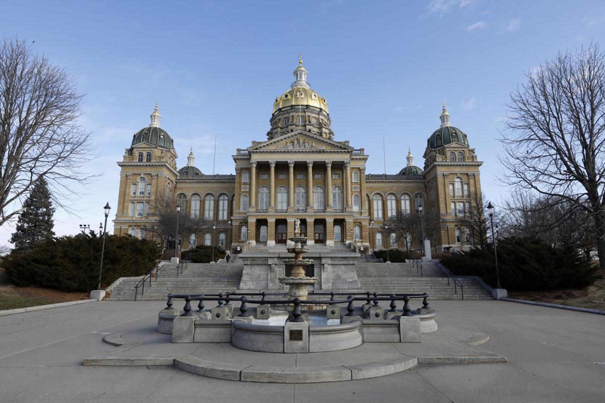 010720ap-iowa-capitol
