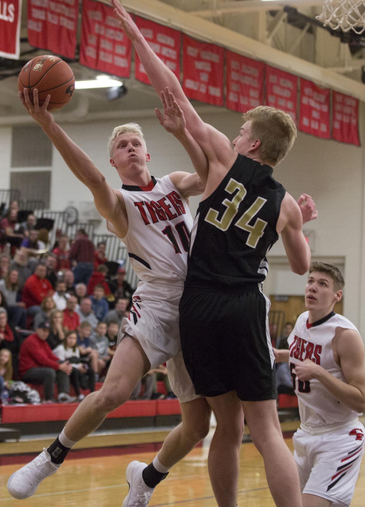 Prep Boys Basketball Cedar Falls Rallies Past No 4 Iowa City