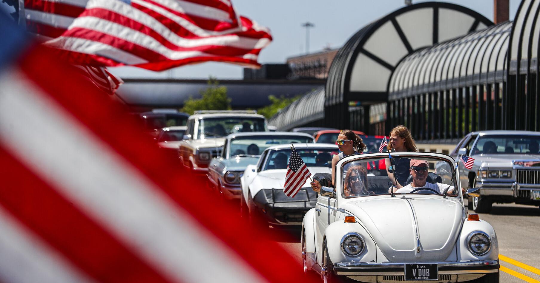 Hundreds of cars gear up for nostalgic Fourth Street Cruise - Vimarsana News