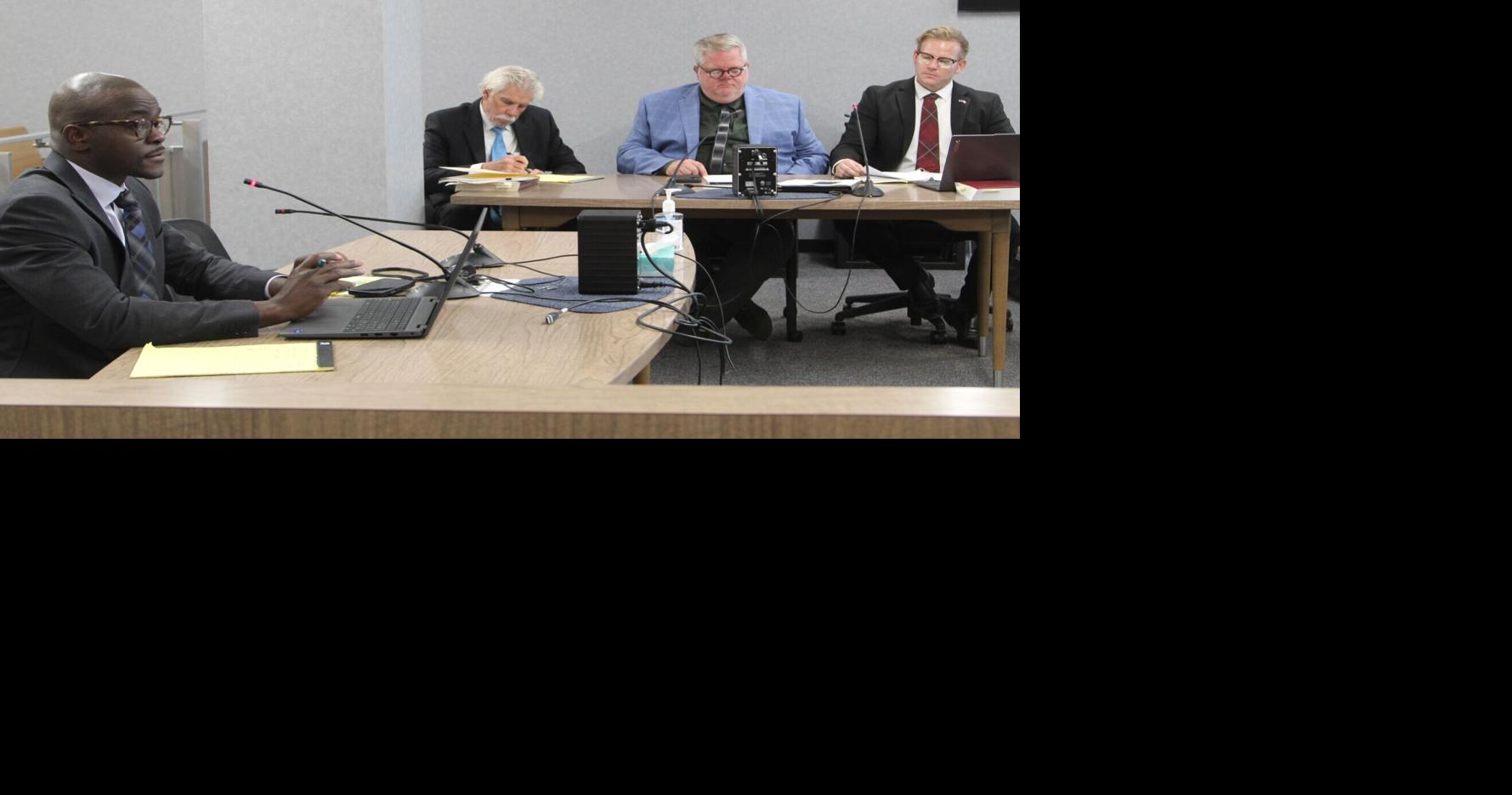 Black Hawk County supervisor may plead to sexual abuse charges