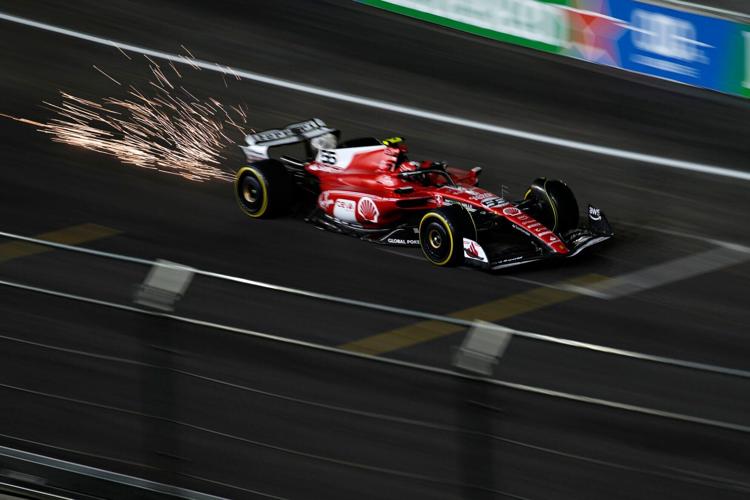 F1 tries to recover from embarrassing first day in Las Vegas