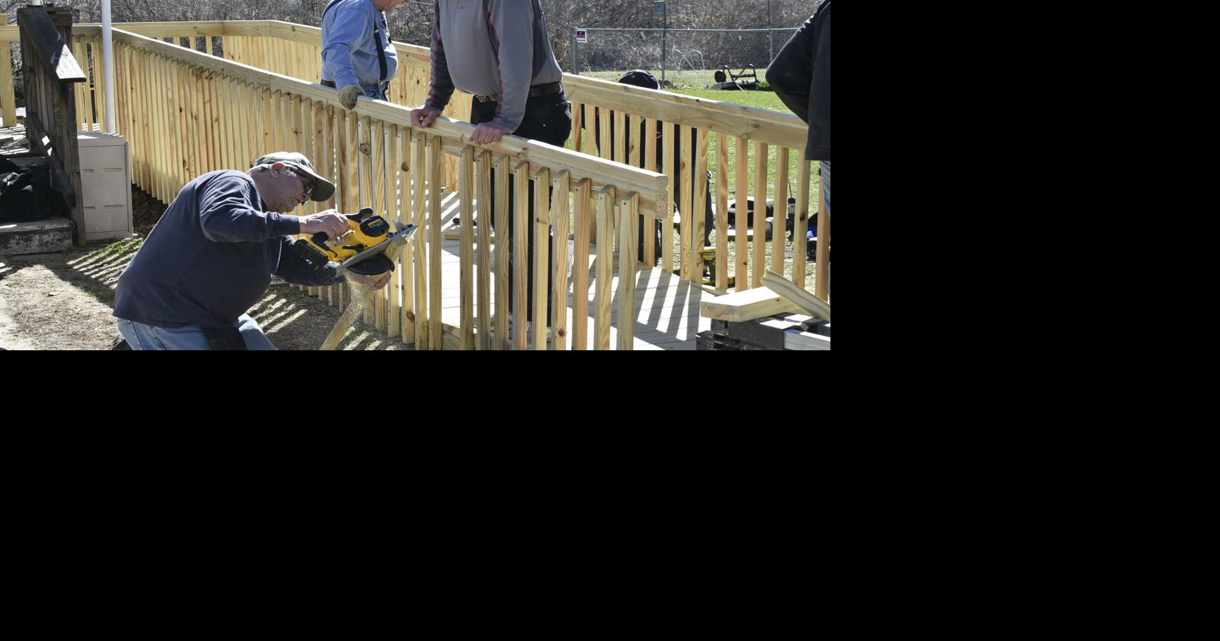 Group helps veteran by building ramp (PHOTOS)