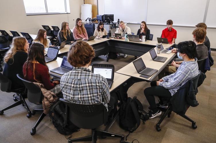 Technology classes, laptops open 'new world' for Columbus seniors