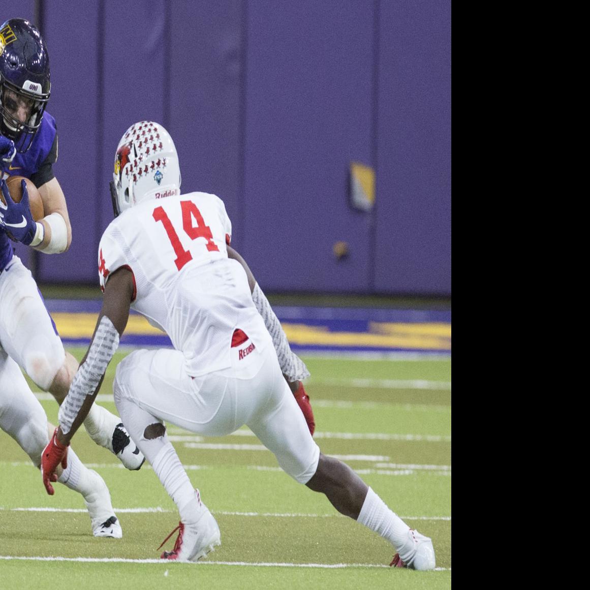 College Football Uni Dominant In 26 16 Win Over No 14 Illinois