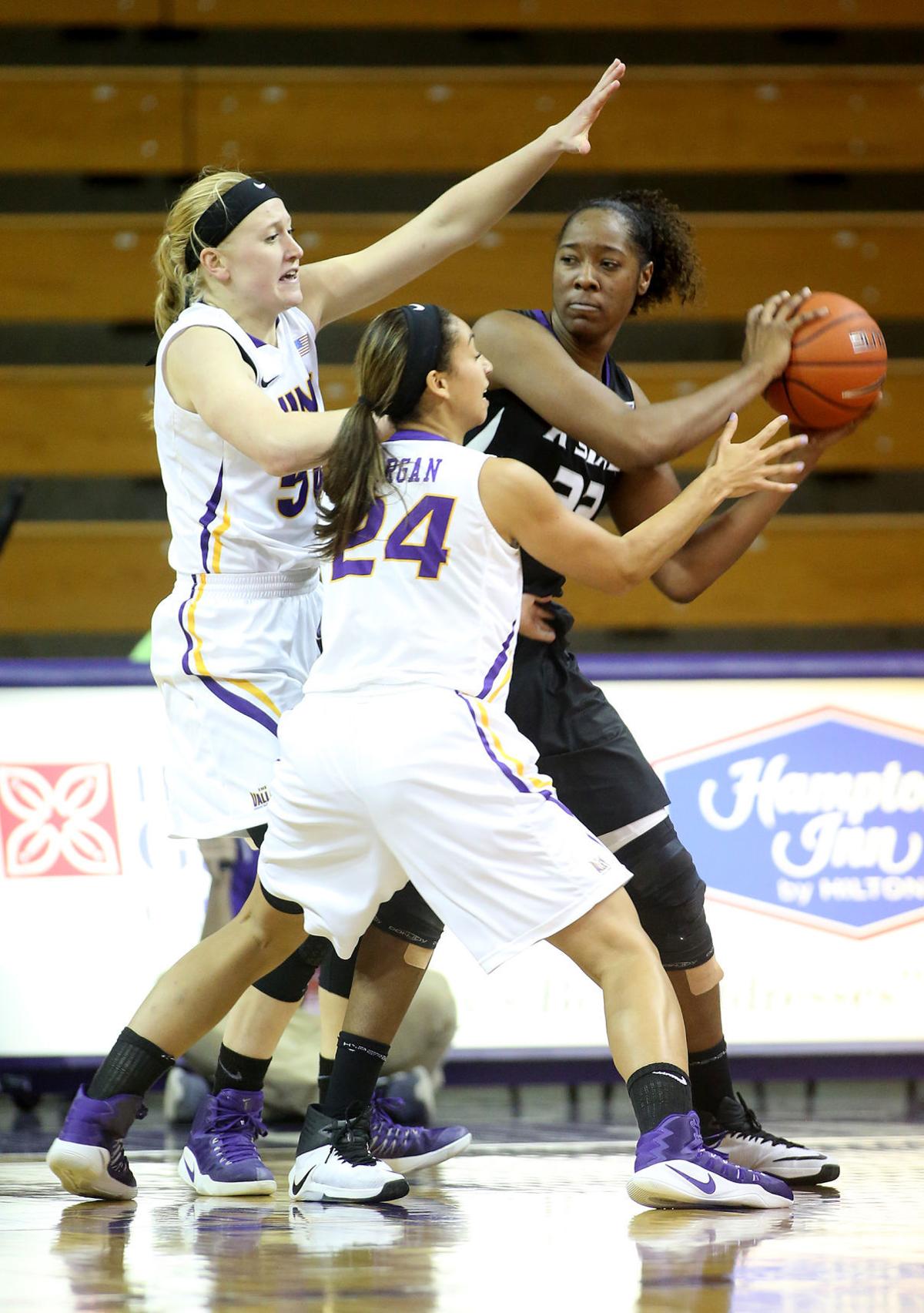 Women's basketball UNI upsets No. 24 Kansas State, 6759 Womens