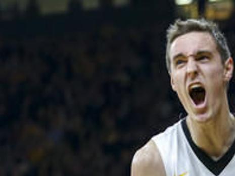 College Men S Basketball Hawks Earn Complete Win Over Cyclones