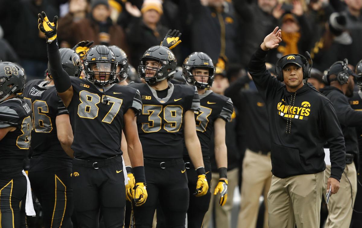 Kinnick Wave To Receive Disney Spirit Award Iowa Wcfcourier Com