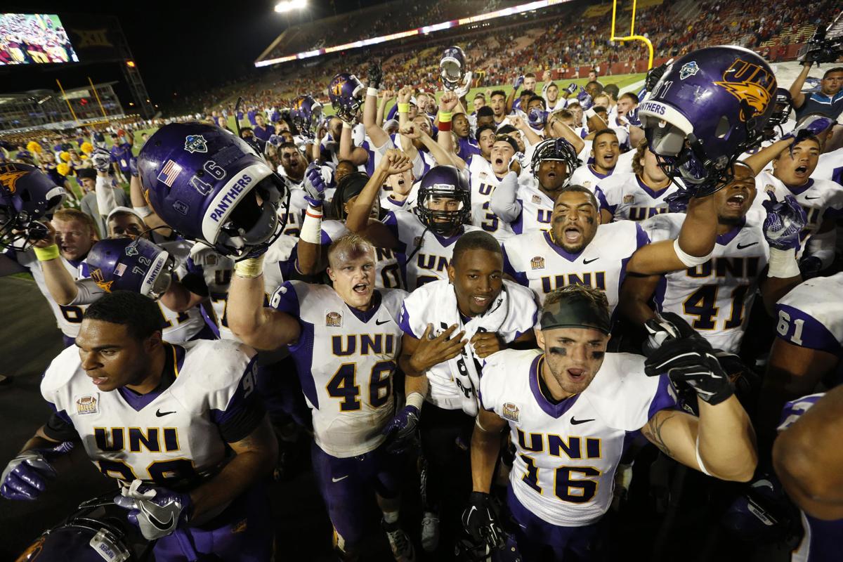 090316mp-uni-isu-fb-16