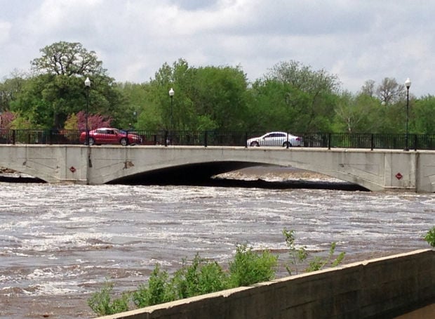 UPDATE: Flood barriers to be installed in Waverly Tuesday morning