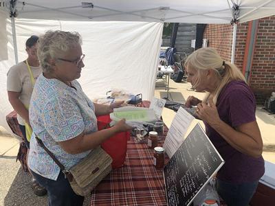 Sustain Jefferson distributes cloth bags