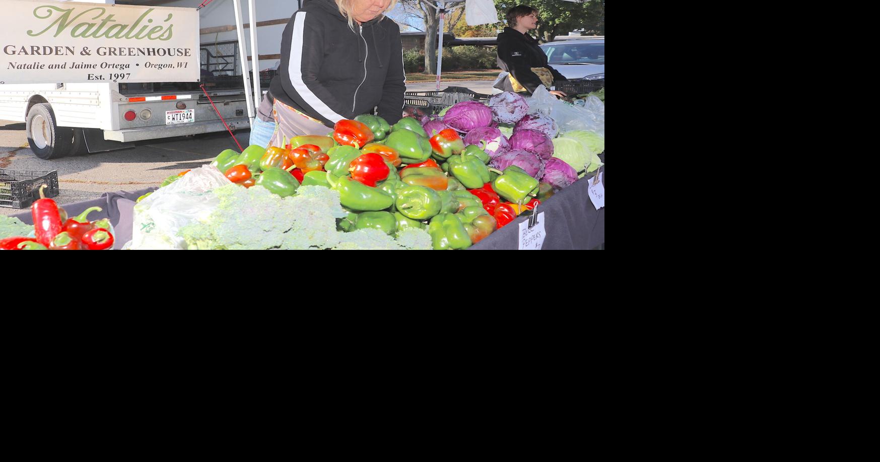 Sunshine and fresh produce: Residents savor Farmers' Market before season ends