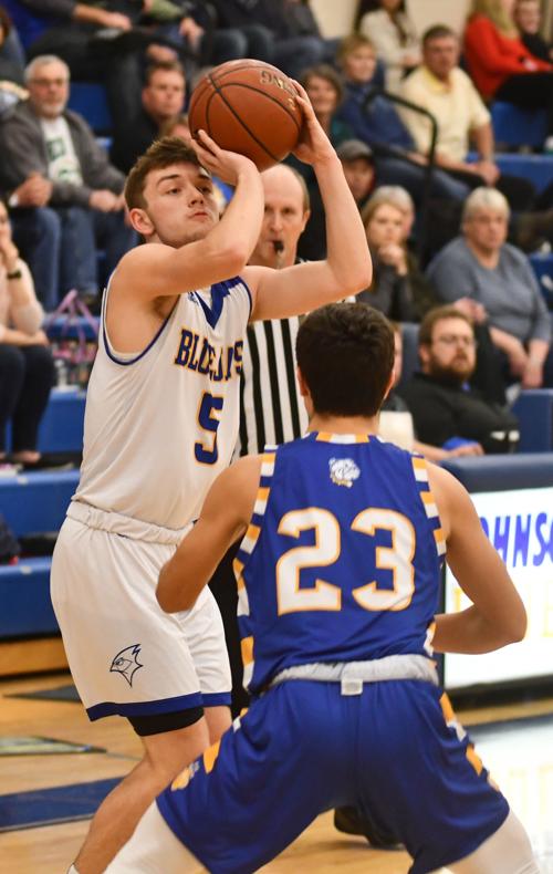 Prep Boys Basketball Bluejays Hold Off Pardeeville Trojans Falcons L Cats Warriors Win Local Sports Wdtimes Com
