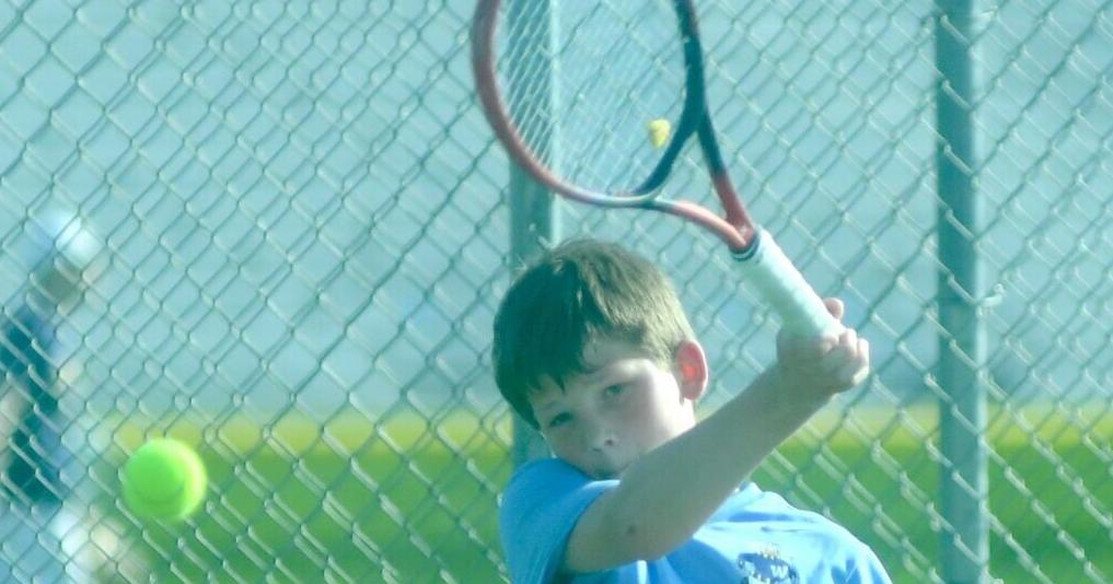 Tennis: Goslings finish ninth at Badger tourney