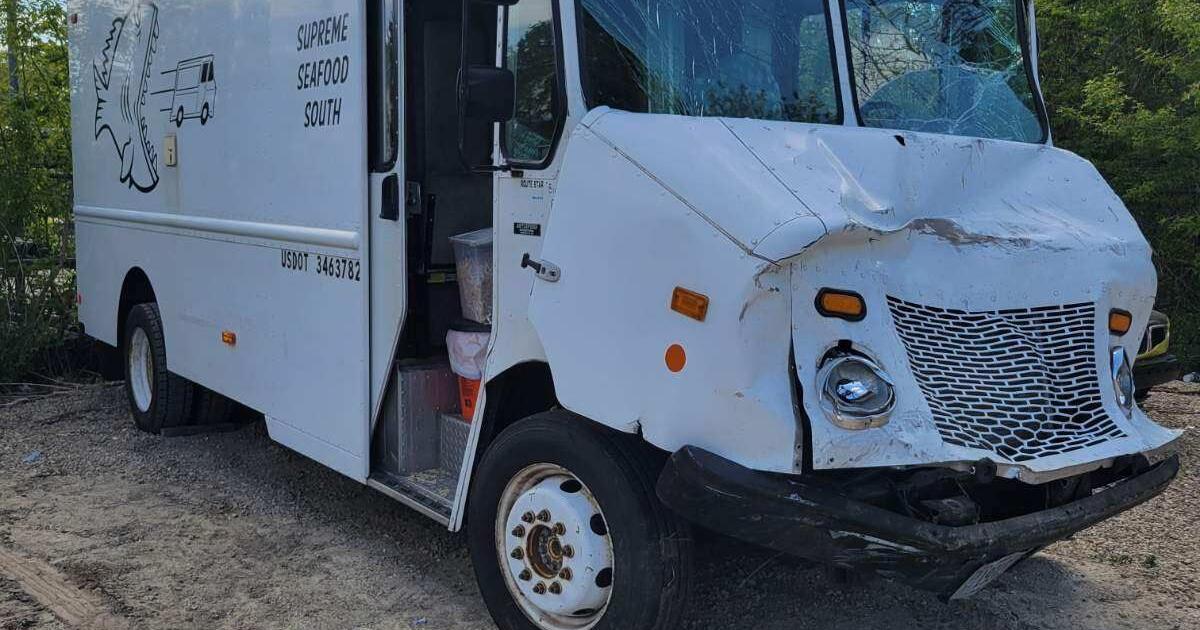 Total loss: Farmers Market vendor holding fundraiser for damaged food truck