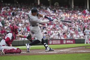 Lux's walkoff single in 2-run 11th gives Reds 5-4 win over Yankees