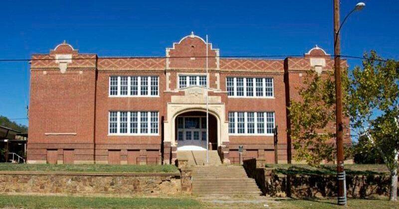 Mineral Wells school trustees agree to seek a buyer for historic Fannin Building