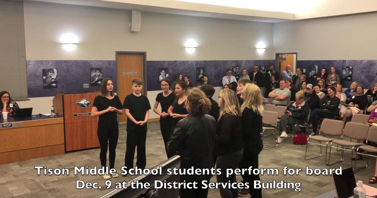 Tison Middle School students perform at school board meeting