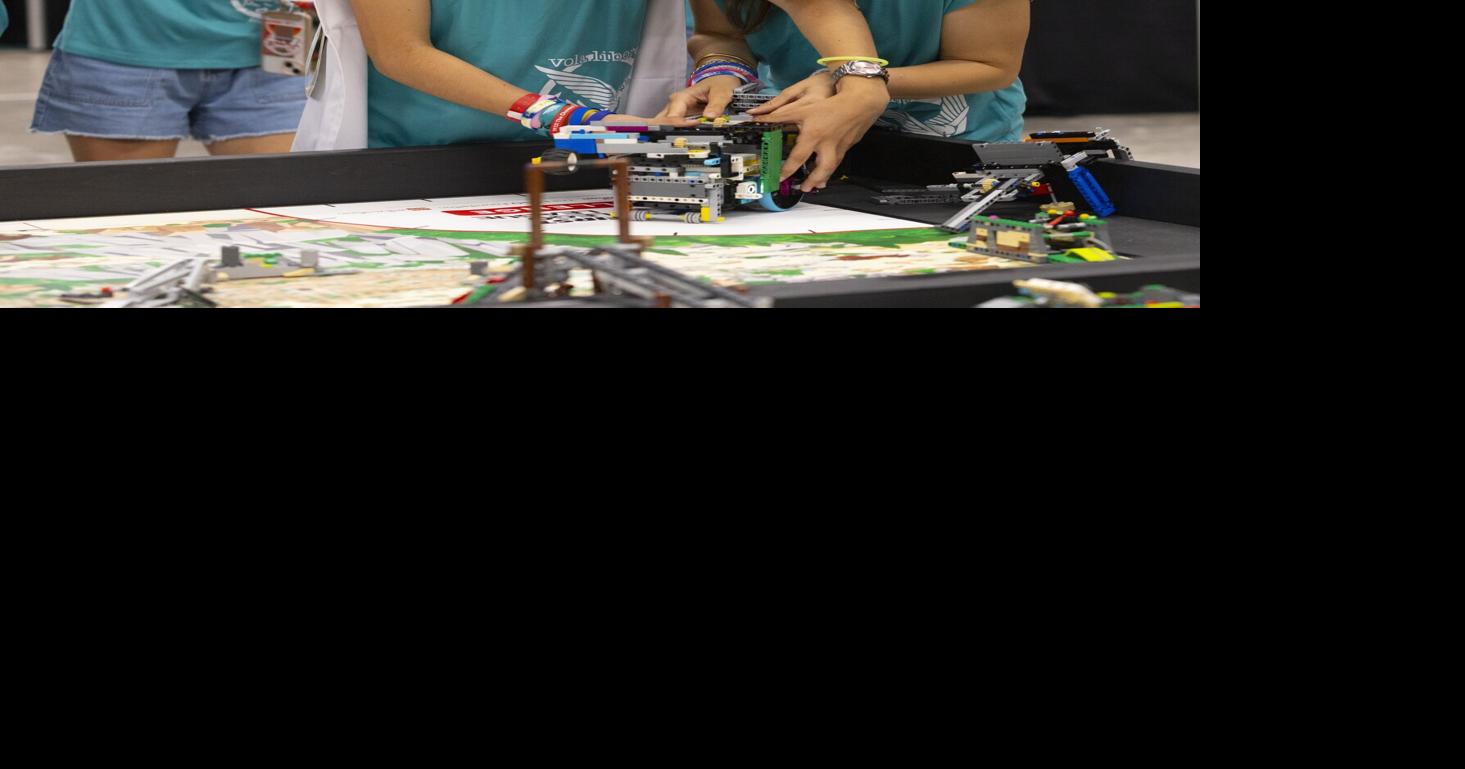 Thousands of robotics students battle it out in Niagara
