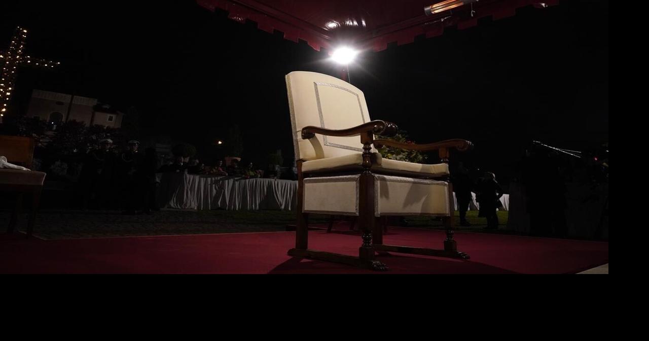 Pope presides over Easter Vigil, delivers 10minute homily after