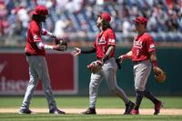 De La Cruz launches homer, but Brewers edge the Reds 3-2