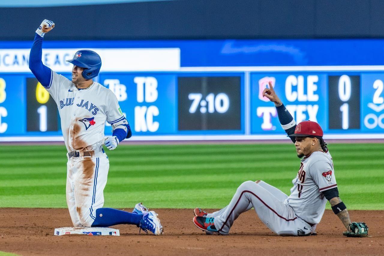 Whit Merrifield helps Toronto Blue Jays beat Chicago White Sox 5-4 for  doubleheader sweep