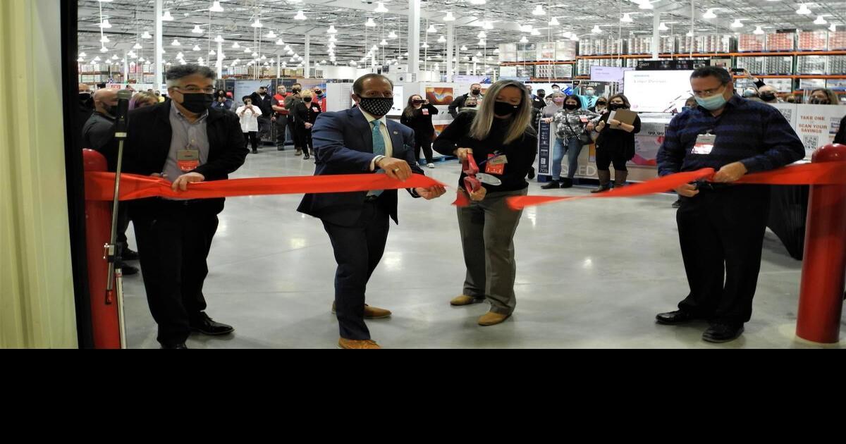 Costco opens in Niagara Falls
