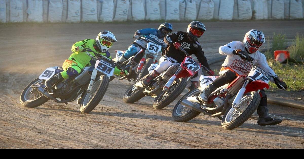Motorcycle racing on track for 2021 at Welland speedway