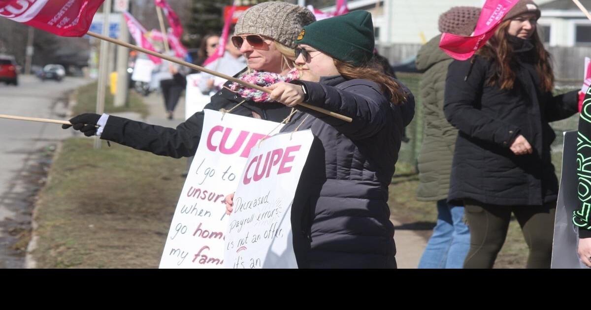 Community Living Port ColborneWainfleet workers strike