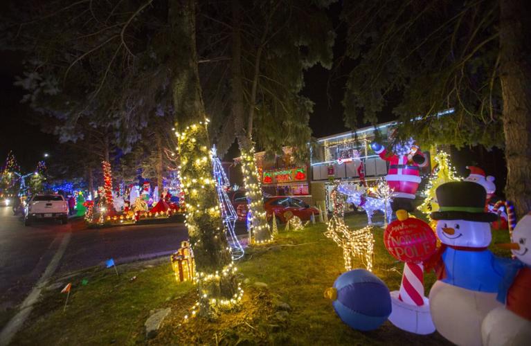 Colourful Christmas displays light up Niagara