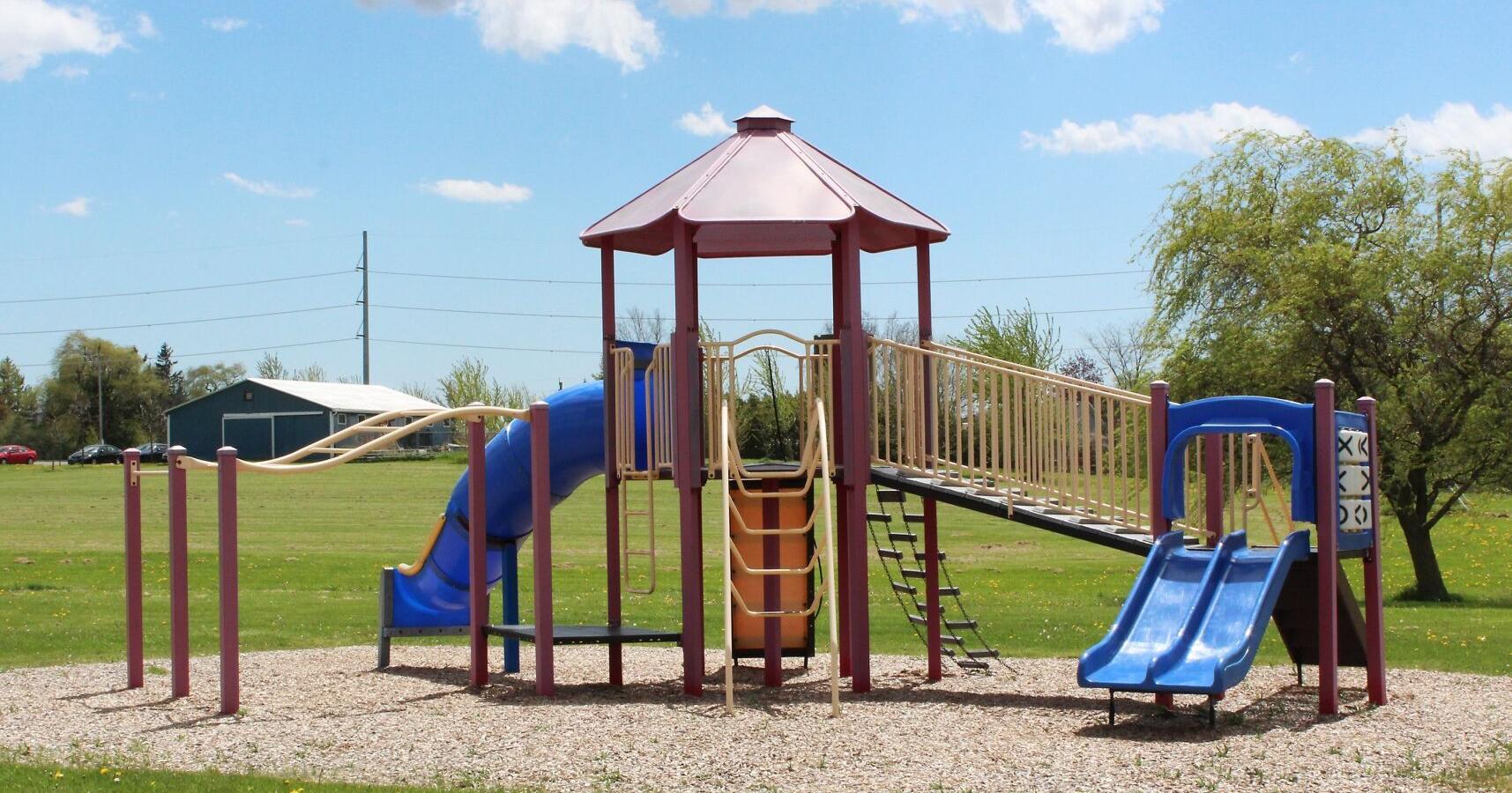 West Lincoln seeking input on Leisureplex playground - Vimarsana News