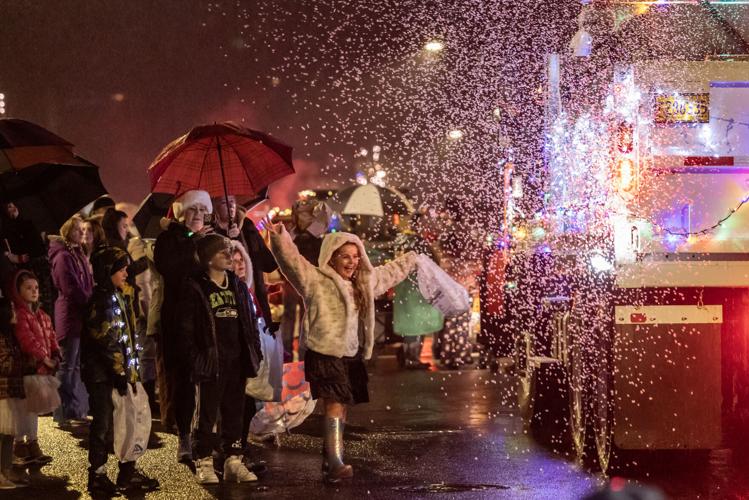 Holiday magic in the air for West Linn holiday parade News