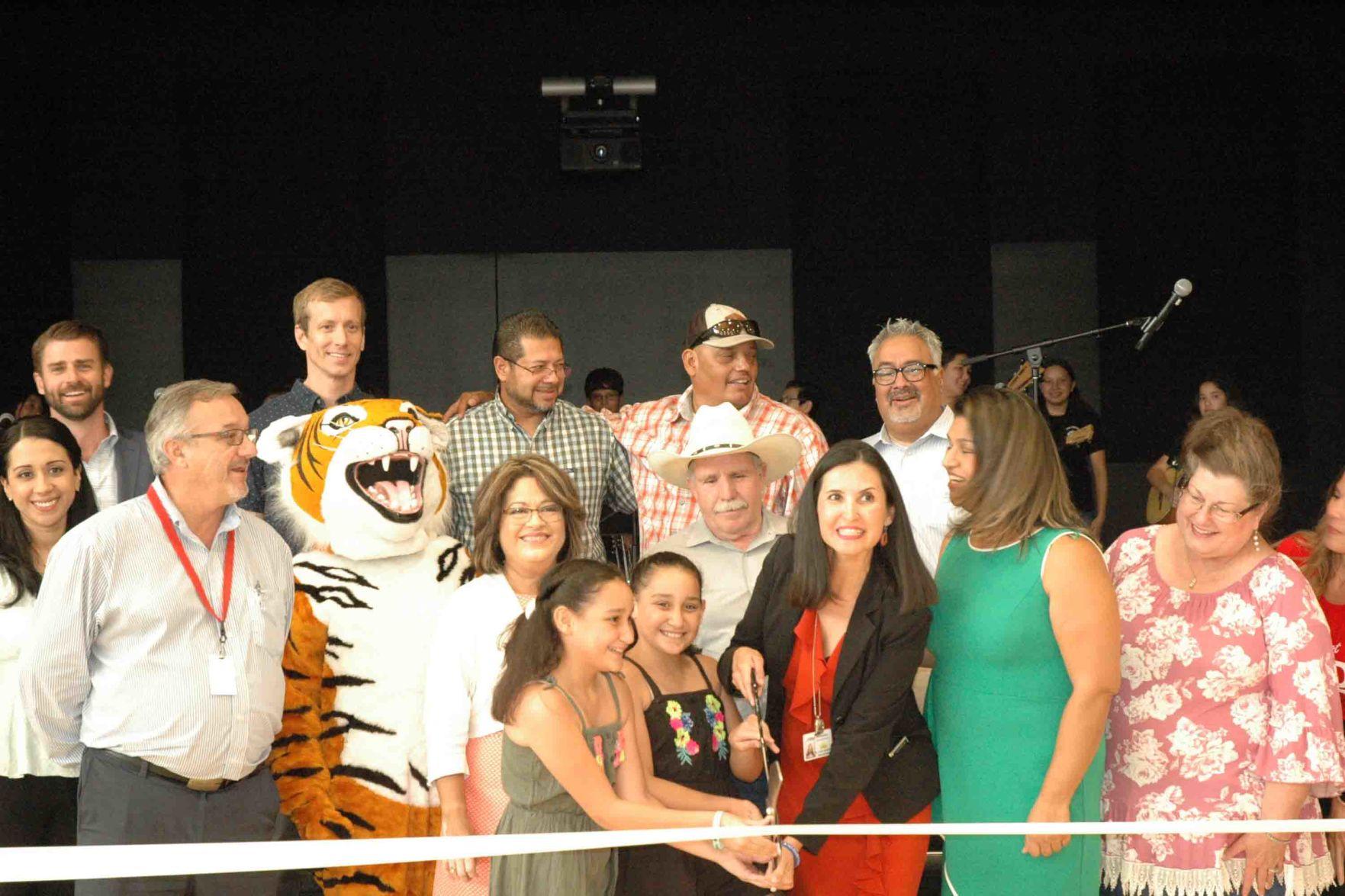 Desert Oasis Elementary unveils new facility in time for first day of