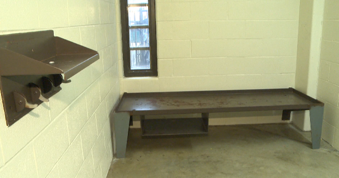 County jail gets pay raise to house Warren inmates