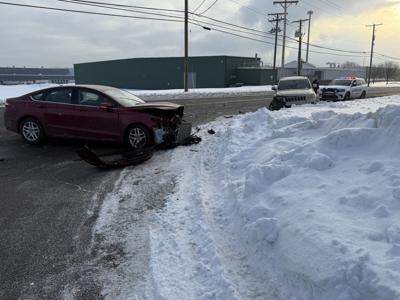 One taken to hospital following Youngstown crash | Local News | wfmj.com