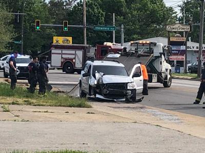 Driver flees after crashing into light pole in Youngstown | Archives ...