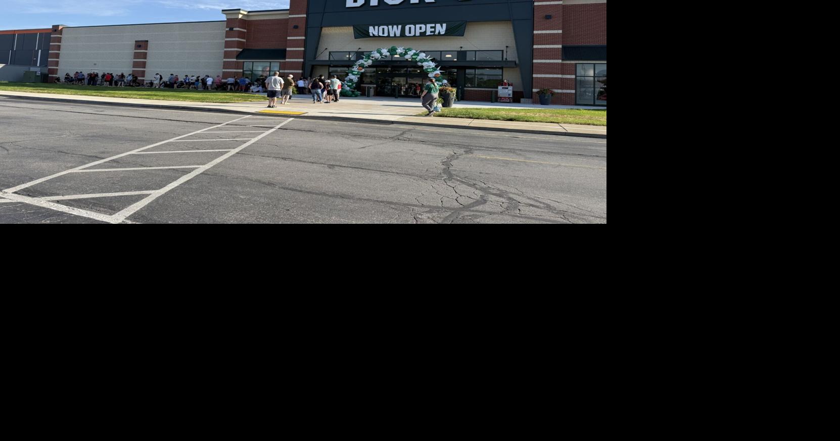 New Dick’s Sporting Goods store opens in Eastwood Mall