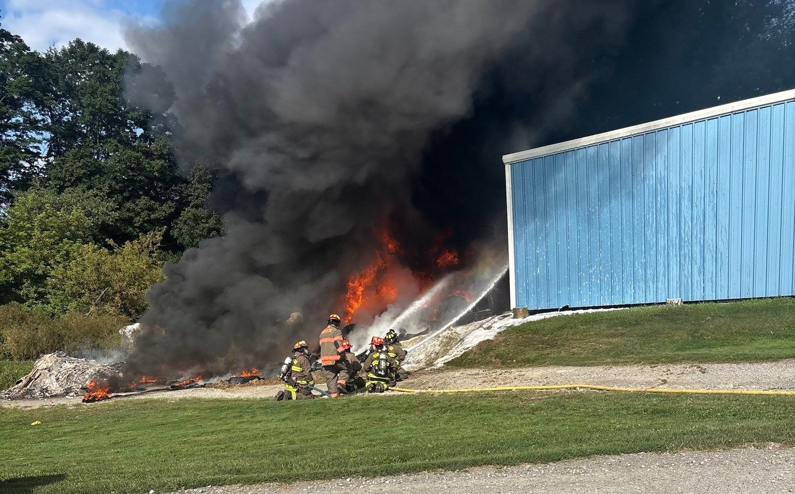 Firefighters battle blaze, smoke in Damascus from tire pile fire ...