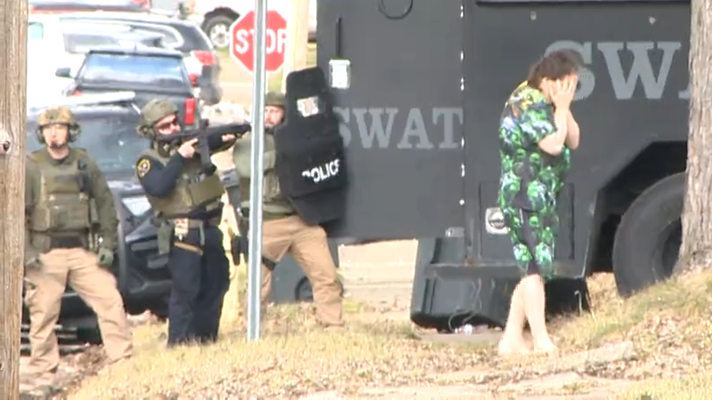 Case of man charged in Warren standoff bound to grand jury | Local News ...