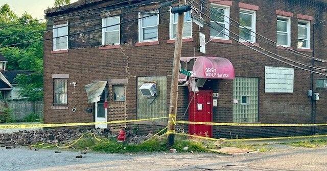 VIDEO: Parts of brick facade of condemned Niles bar collapse | Archives ...