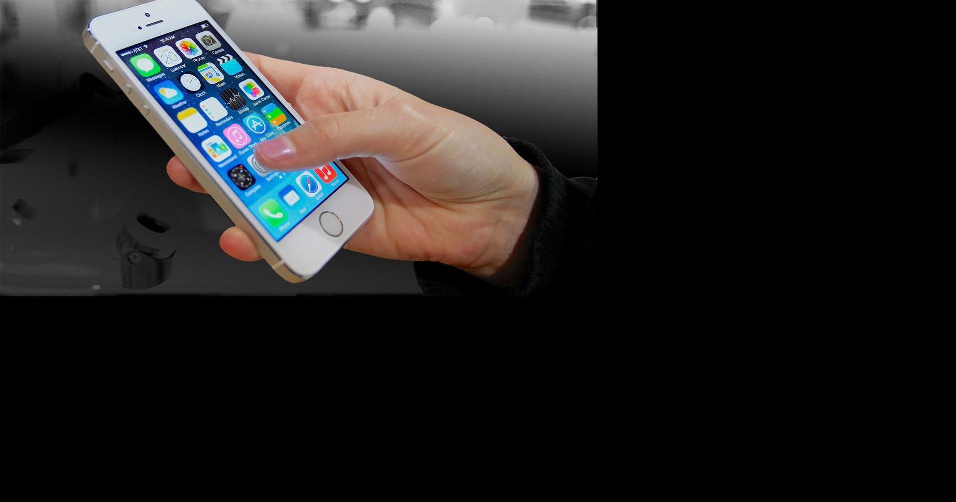 Governor signs law requiring Pennsylvania schools to adopt cell phone bans