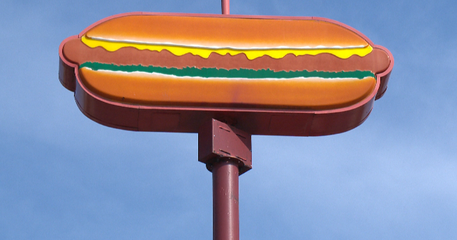 Iconic hot dog spins once again high above the streets of Warren