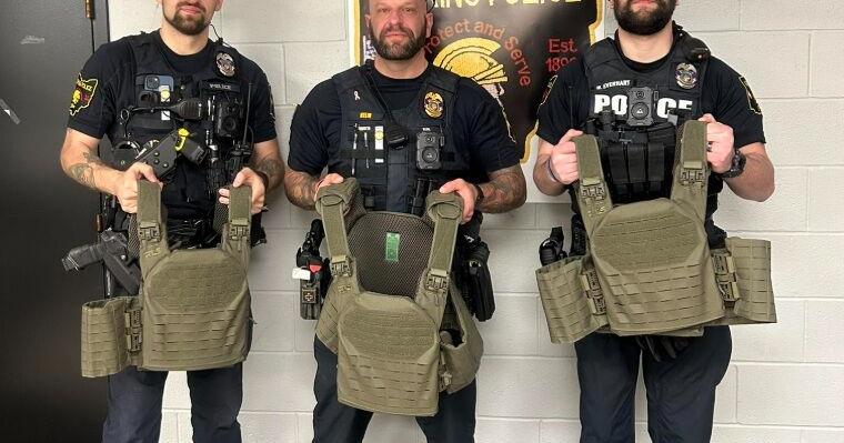 Sebring Code Enforcement Sebring police receive donated safety vests | Local News | wfmj.com