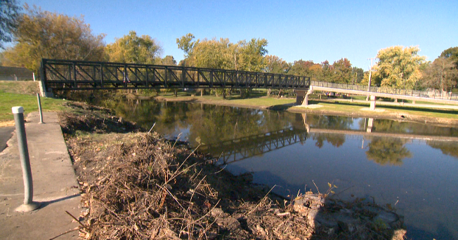 Pedestrian bridge connects downtown to scenic park in Warren